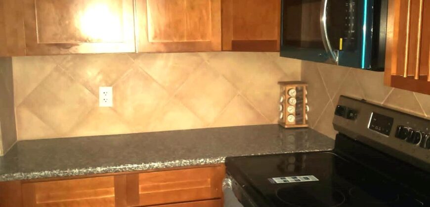 #212 LAKEVIEW MANOR CONDO